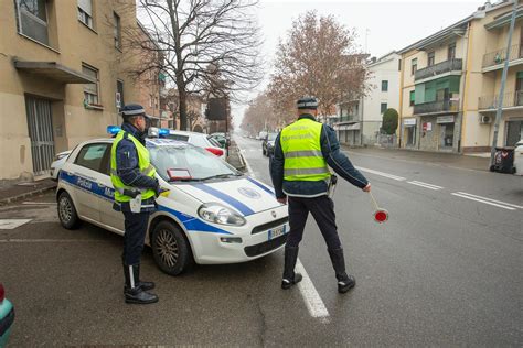 Modena Urta Un Furgone E Scappa Rintracciato Grazie A Un Testimone