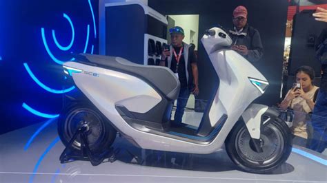 AHM Pamer Motor Listrik Konsep Honda SC E Di IIMS 2024