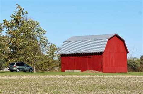 Little Red Barn Photograph by Nelson Skinner