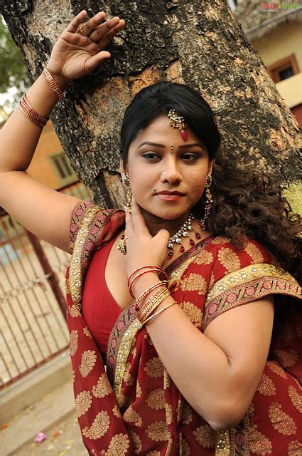 Big Boob Aunties Jyothi Hot Clevage And Boob Show In Saree