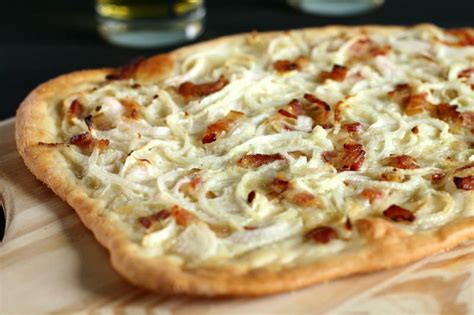 L Art de la Tarte Flambée Pizza alsacienne au Fromage Blanc Bacon et