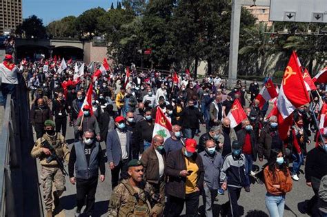 لبنان استمرار قطع الطرقات في مختلف مناطق البلاد احتجاجا على الأوضاع