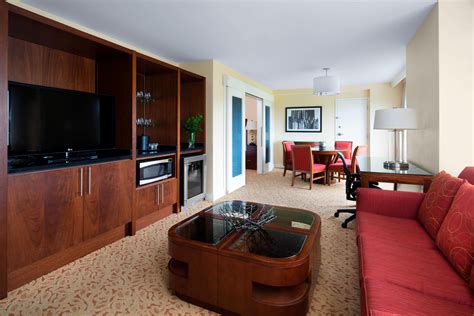 Pittsburgh Airport Hotel Rooms and Suites | Pittsburgh Airport Marriott