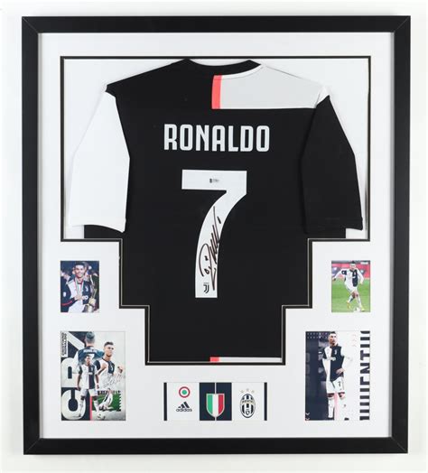 Cristiano Ronaldo Signed Juventus FC Custom Framed Jersey (Beckett ...