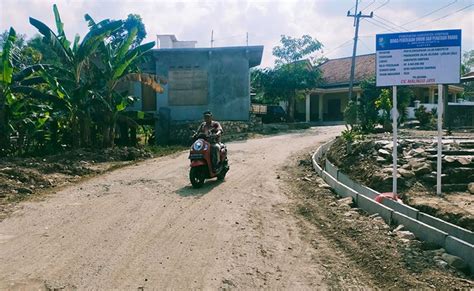 Proyek Betonisasi Jalan Jelgung Lar Lar Sampang Telan Apbd Rp Miliar