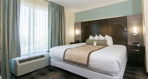 Hotel Rooms | Wingate by Wyndham Orlando Airport