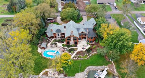 Waterfront Log Home In Wisconsin (PHOTOS + FLOOR PLANS)