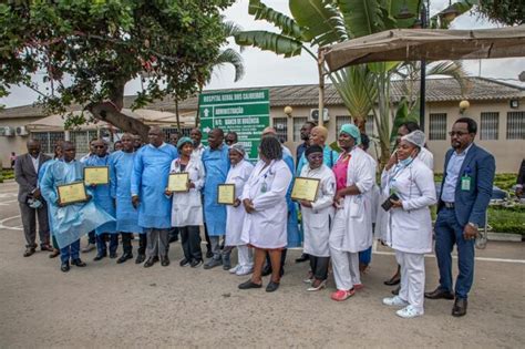 Governador De Luanda Homenageia M Dicos Do Hopistal Geral Dos Cajueiros