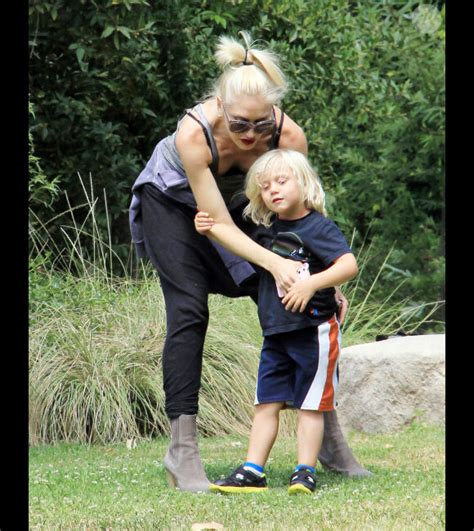 Photo Gwen Stefani Et Son Fils Zuma S Amusent Au Parc Los Angeles