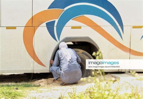 India Bus From Delhi To Bonga Border Stuck Migrant Workers And Some