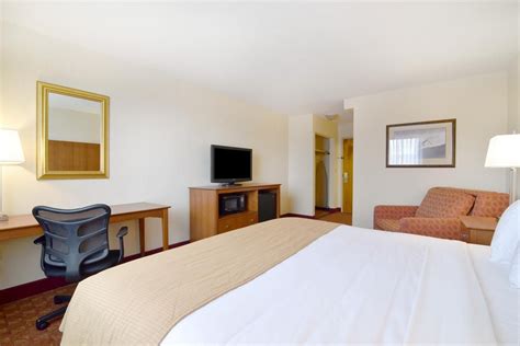 Clarion Hotel Airport Portland — Portland Hotels — Maine.com