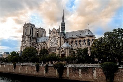 Histoire et architecture de la cathédrale Notre Dame de Paris Revivre