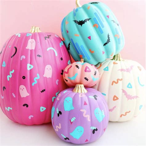 26 Pumpkin Painting And Decorating Ideas That Are Blowing Up Our