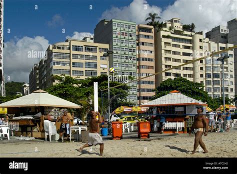 Volleyball Am Strand Der Copacabana Rio De Janeiro Brasilien