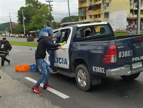 Hurtan Patrulla De La Polic A En Medio De Protesta Universitaria Critica