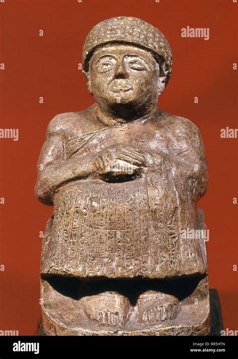 Estatua sentada de gudea fotografías e imágenes de alta resolución Alamy