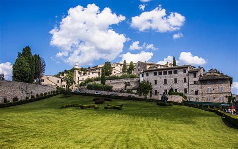 Assisi Hd Wallpapers And Backgrounds