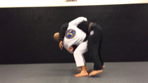 Gracie Jiujitsu 101 Self Defence Against Haymaker Punch Youtube