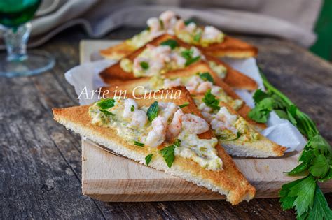 Tartine Con Fiori Di Zucca E Gamberetti Antipasto Sfizioso