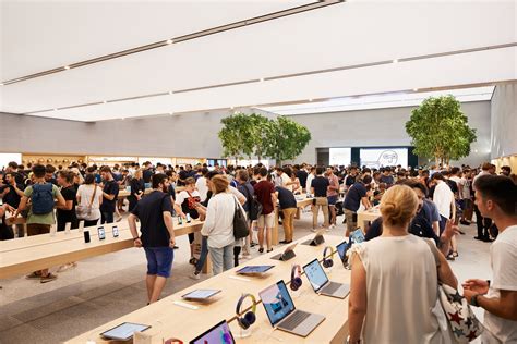 Apple Piazza Liberty Le Immagini Dell Inaugurazione