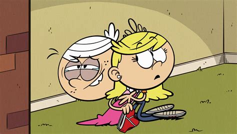 Imagen S1e07b Linc Still Hugging Lola Png The Loud House Wikia