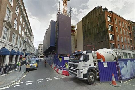 Man Suffers Head Injuries In Piccadilly Construction Site Fall London