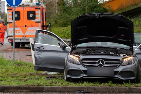 Tödlicher Crash in Frankfurt Frau stirbt bei Zusammenstoß mit