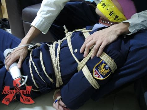 111 海陸、警專與中學生 Asiatieds Bdsm 軍警制服戀物控部落格