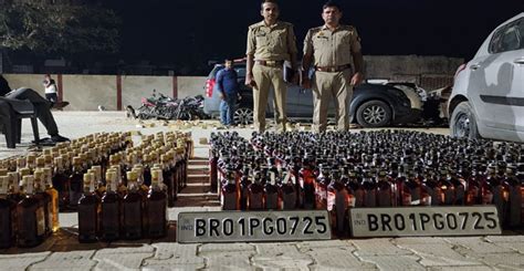 Agra News Illegal Liquor Worth Lakhs Found Inside Xuv On Agra Lucknow Expresswayagranews