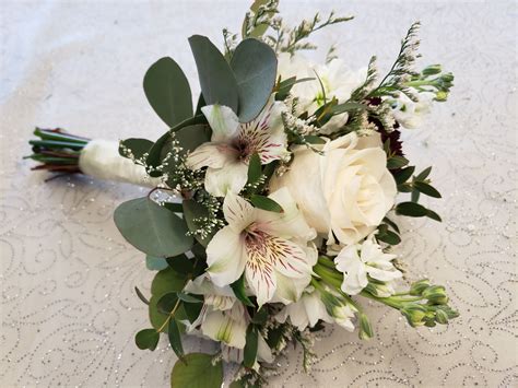 White Bridal Bouquet Elegant Wedding Bouquets White Bridal Bouquet