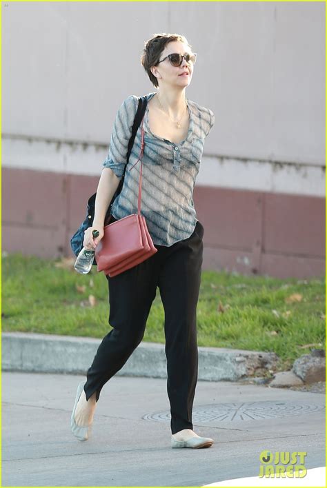 Maggie Gyllenhaal Is Hot Honourable Nominee At Sag Awards Photo Maggie