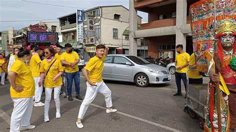 三太子起乩單腳彈跳旋轉口中念念有詞參禮 新營太子宮進香團（五股聚龍宮） Youtube