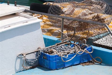 Pequeno Equipamento Para Embarca Es De Pesca Gaiolas E Ncoras Imagem