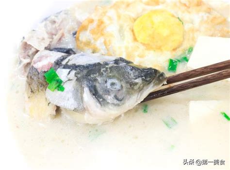 魚頭燉湯，最忌雞精味精！教你2個技巧，魚湯奶白濃郁，只鮮不腥 每日頭條