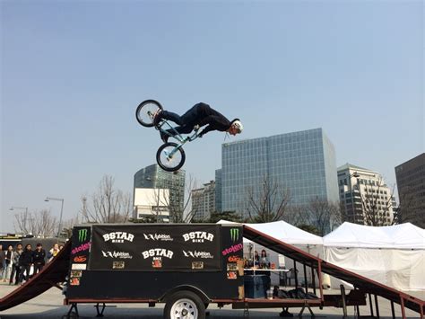 BMX 자전거 퍼포먼스공연팀 2014 세종대로 보행전용거리 BMX 공연