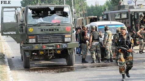 مقبوضہ کشمیر میں بھارتی فوج کے قافلے پر حملہ،3اہلکار ہلاک