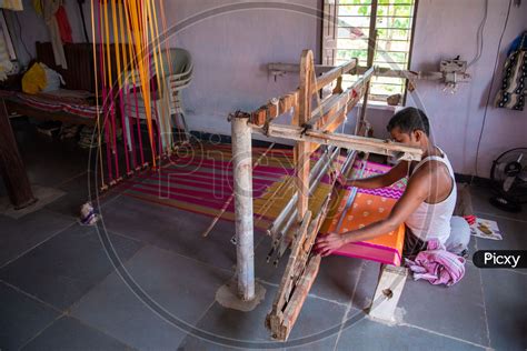 Image Of Pochampally Ikat Saree Weaving So Picxy