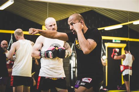 Learn Essential Beginner Muay Thai Techniques | Expert Guide