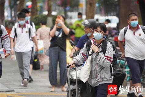 多路记者直击南京中学开学首日：学校迎新创意满满，每日三次测量体温开学中学南京市新浪新闻