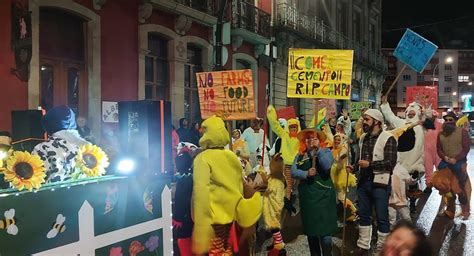 En imágenes Así fue el multitudinario desfile de Carnaval en Luarca