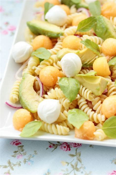 Nudelsalat Mit Melone Avocado Und Mozzarella Nudelsalat Salat Rezepte