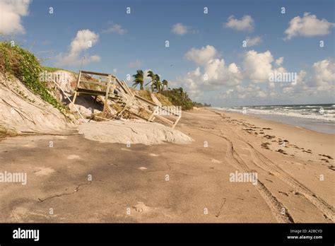 Hurricane jeanne damage hi-res stock photography and images - Alamy