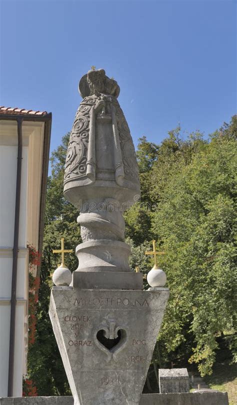 Église De Statue De St Martin Au Lac Bled Slovénie Image stock Image