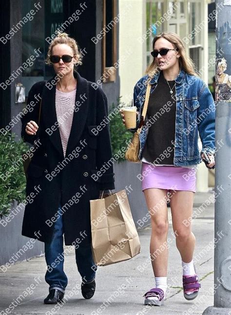 Photo Vanessa Paradis Avec Sa Fille Lily Rose Depp Dans Les Rues De