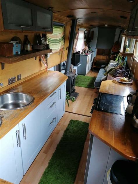 Pin by Claudia Panatti on Narrowboats in 2024 | Boat house interior ...