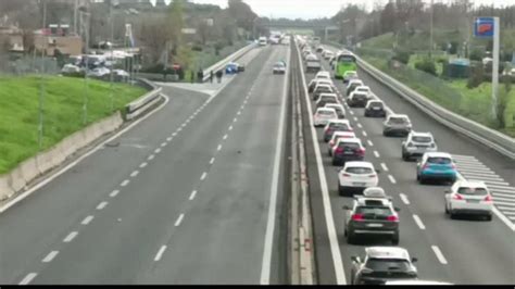 Scontri Tra Tifosi Sull A1 Autostrada Bloccata Per Oltre Un Ora