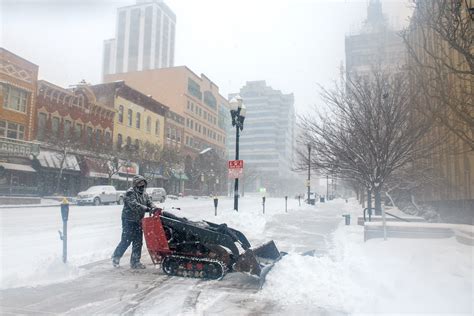 Get the latest Galesburg weather updates: Drifting snow a concern