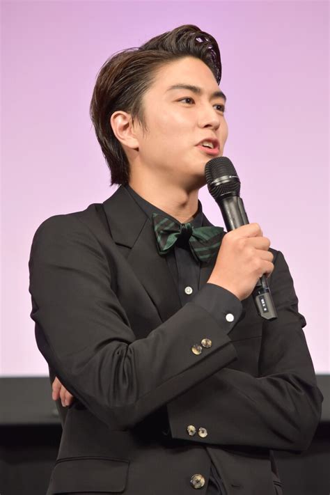 稲葉友 藤ヶ谷太輔「愛を届けmars！」サプライズ舞台挨拶で窪田正孝と仲良しトーク 画像ギャラリー 1323 コミックナタリー