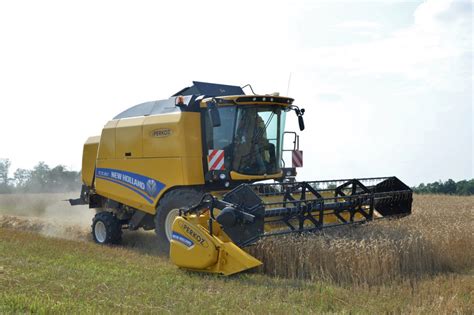 New Holland TC 5 90 światowa premiera na polskim polu Maszyny rolnicze