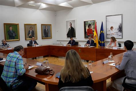 La Moncloa 08 07 2024 Bolaños se reúne con las víctimas de abusos en